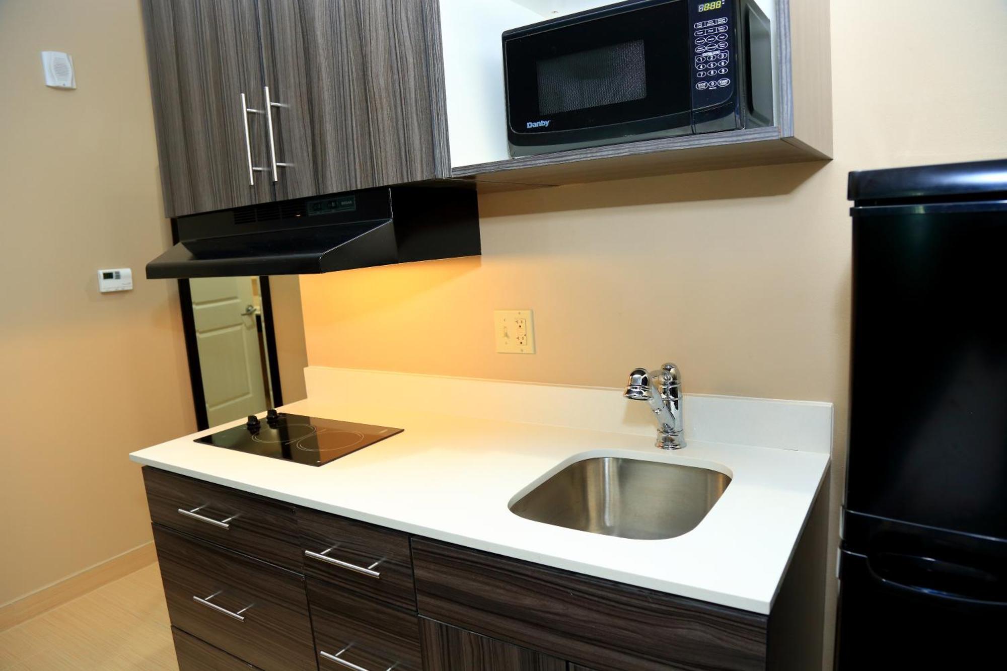 Americas Best Value Inn & Suites-Prairieville Exteriör bild