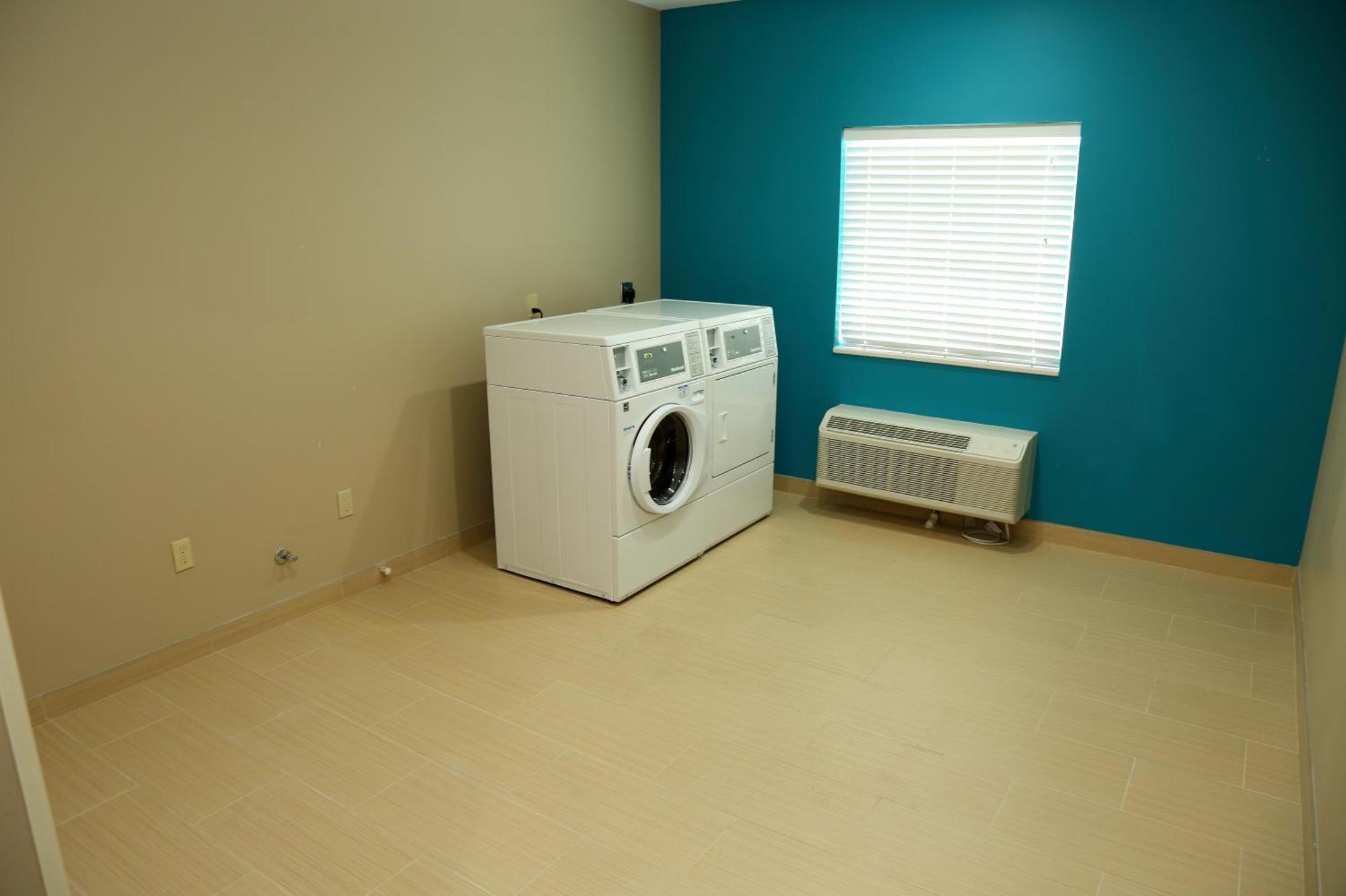 Americas Best Value Inn & Suites-Prairieville Exteriör bild