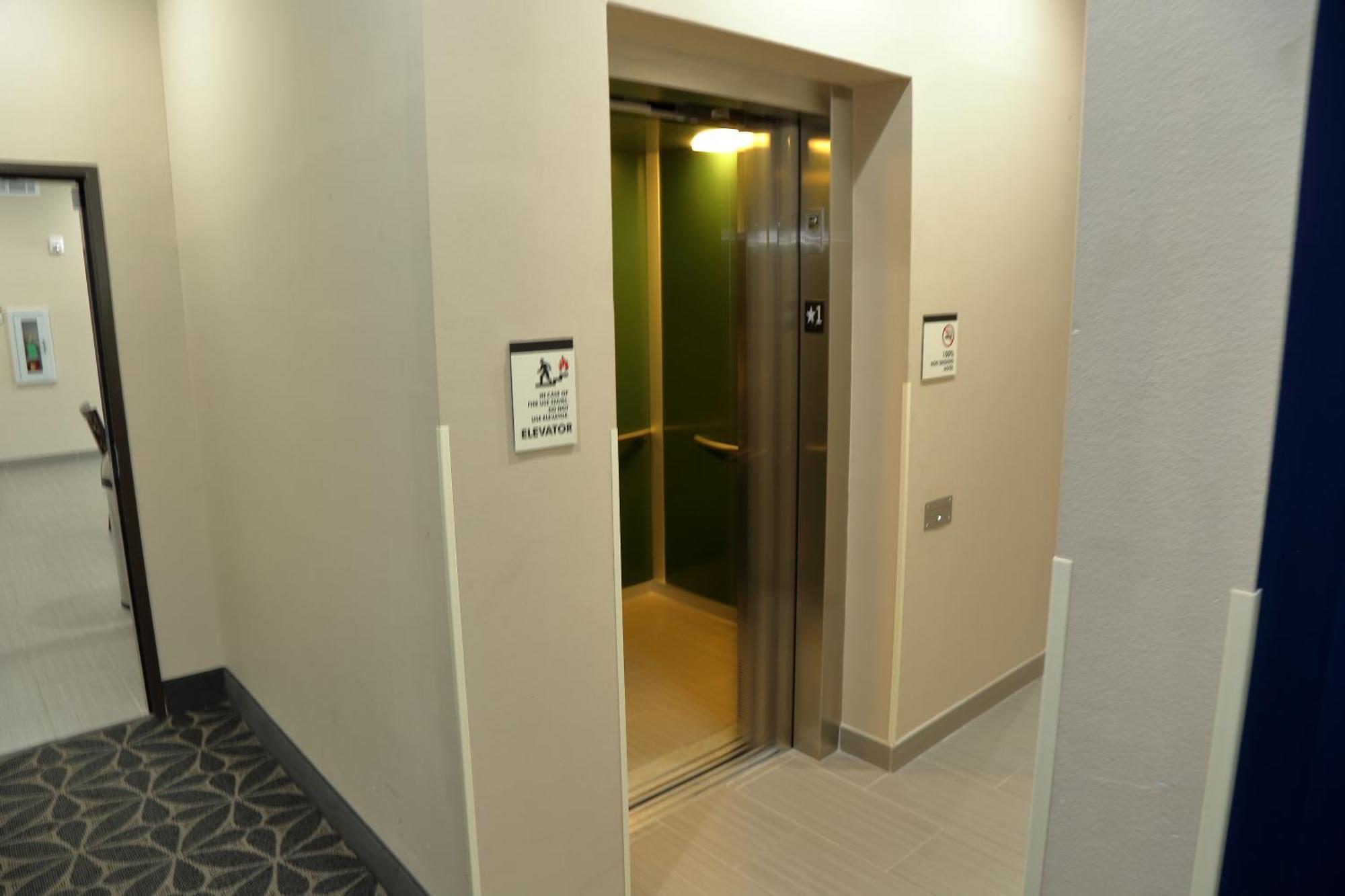 Americas Best Value Inn & Suites-Prairieville Exteriör bild