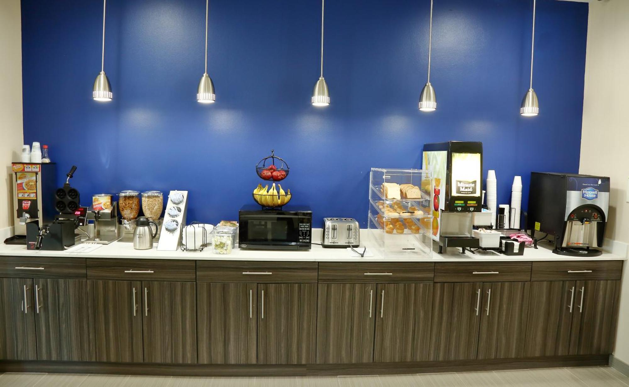 Americas Best Value Inn & Suites-Prairieville Exteriör bild
