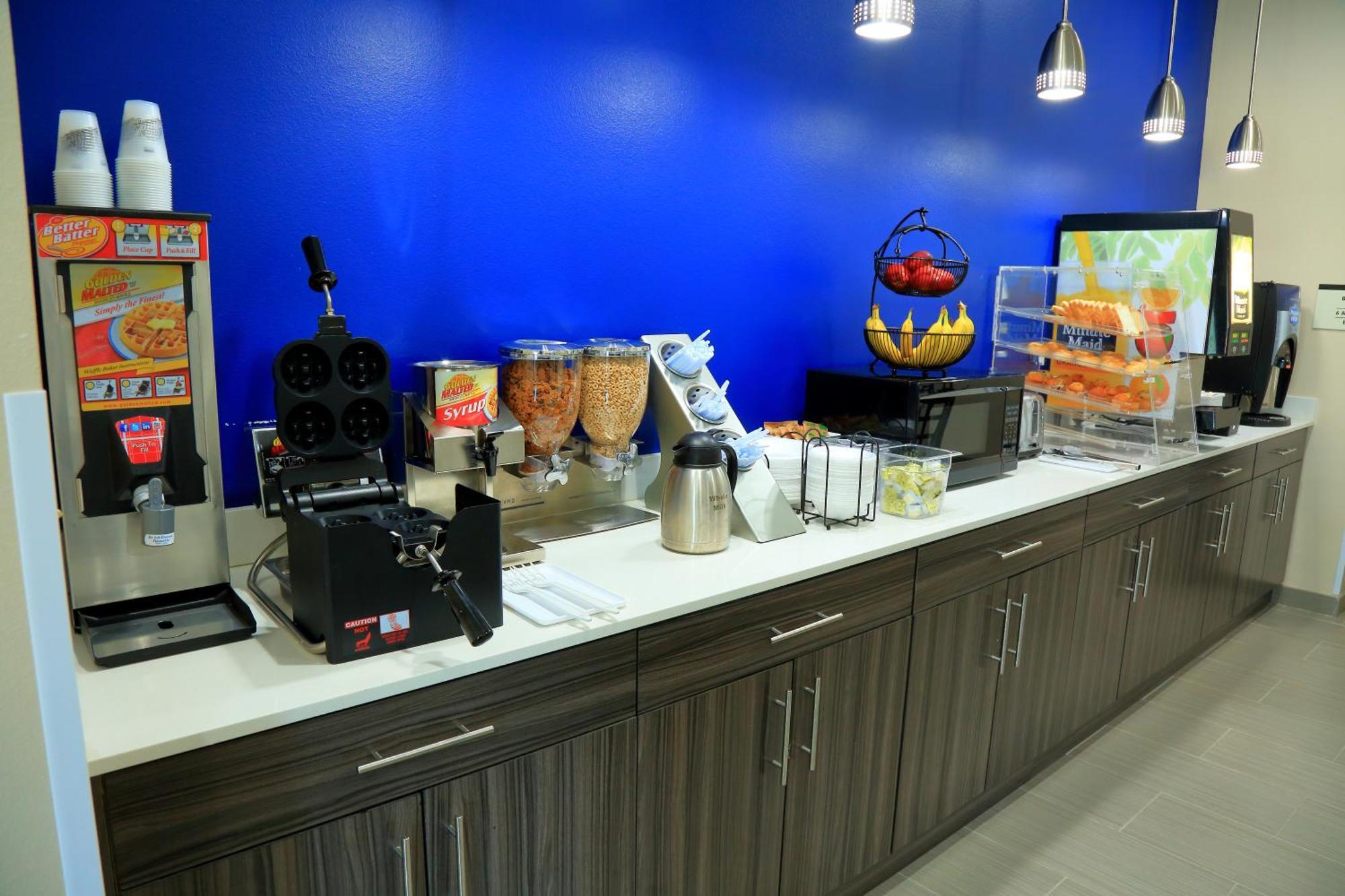 Americas Best Value Inn & Suites-Prairieville Exteriör bild